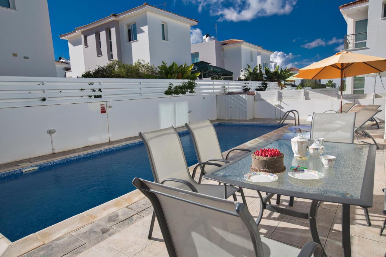 Avra Villas พาราลิมนี ภายนอก รูปภาพ